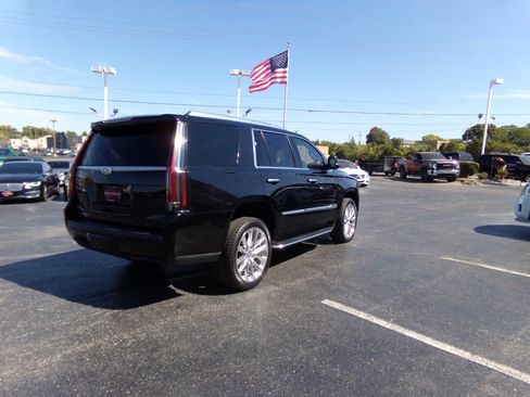 Used 2019 Cadillac Escalade Luxury AWD/4WD image 7