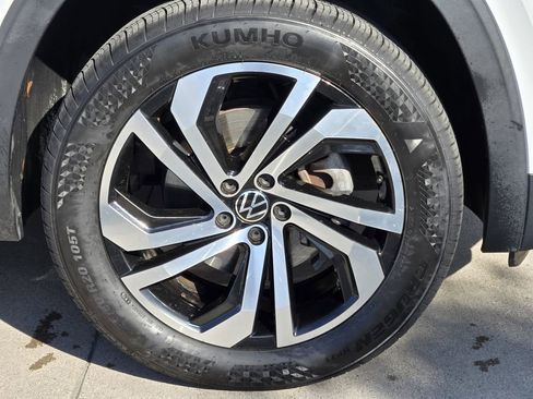 Used 2021 Volkswagen Atlas SEL Premium image 14