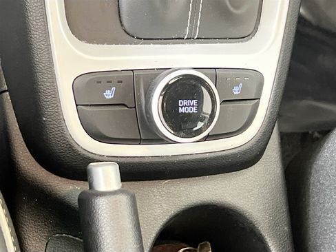 Used 2023 Hyundai Venue Limited FWD image 20
