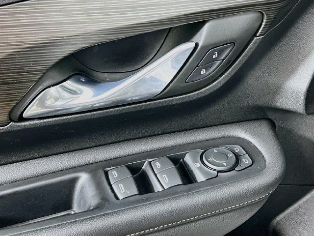 Used 2023 GMC Terrain SLE w/ Driver Convenience Package FWD image 9