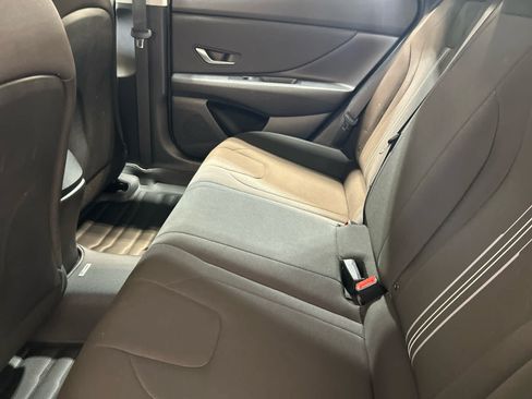 Used 2023 Hyundai Elantra SEL w/ Convenience Package FWD image 5