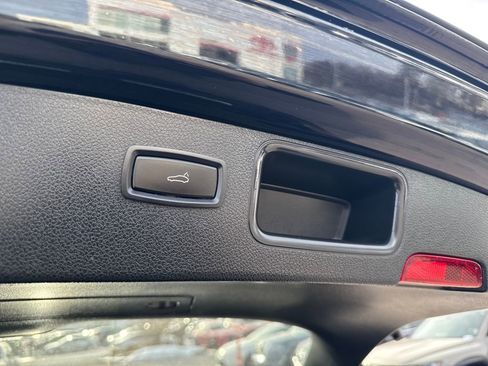 Used 2019 Porsche Macan image 41