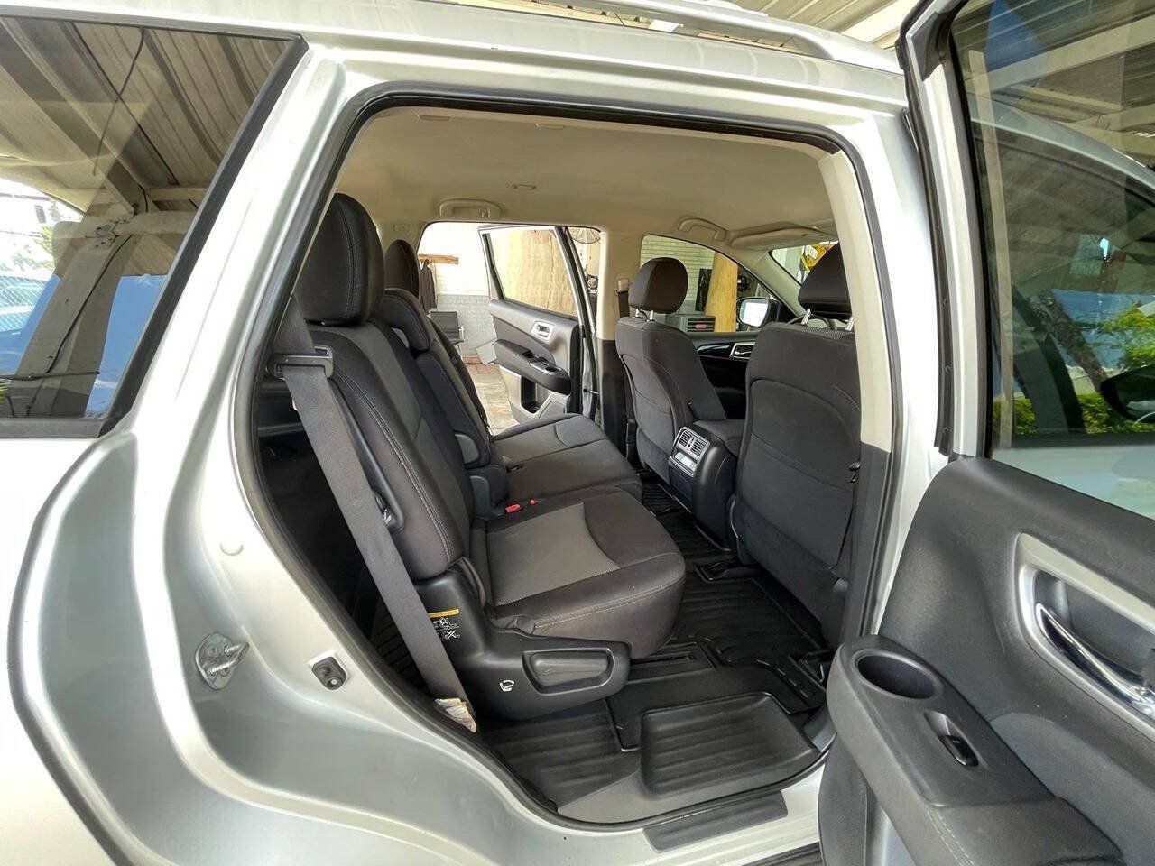 Used 2017 Nissan Pathfinder SV w/ Cargo Package FWD image 10