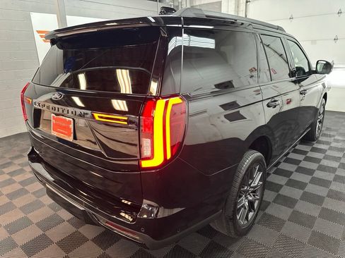 Used 2025 Ford Expedition Platinum w/ Stealth Performance Package AWD/4WD image 9