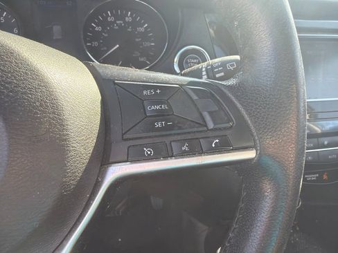 Used 2019 Nissan Rogue SV AWD/4WD image 10