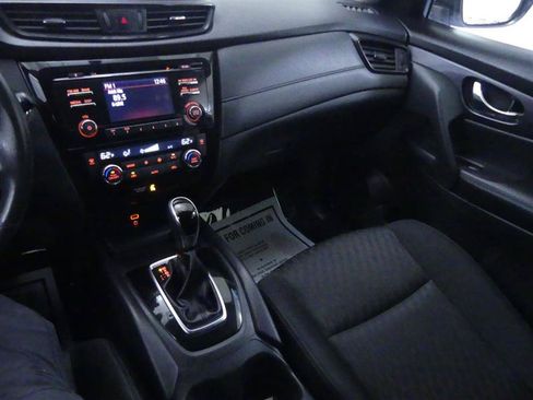 Used 2017 Nissan Rogue SV AWD/4WD image 12