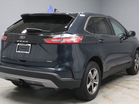Certified 2024 Ford Edge SEL w/ Convenience Package AWD/4WD image 12
