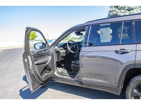 Used 2023 Jeep Grand Cherokee L Laredo AWD/4WD image 29