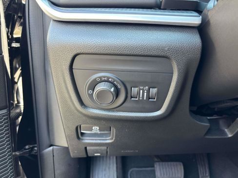 Used 2024 Jeep Grand Cherokee Altitude AWD/4WD image 29