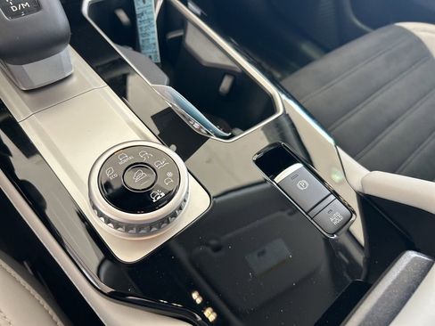 New 2026 Mitsubishi Outlander SE image 9