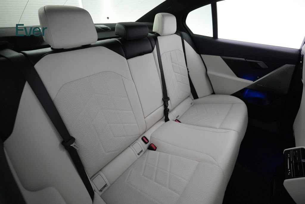 Used 2025 BMW i5 M60 w/ M Sport Package AWD/4WD image 5