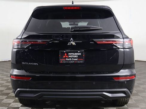 New 2026 Mitsubishi Outlander ES image 11