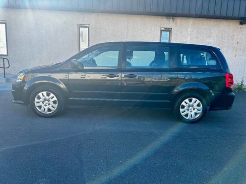 Used 2016 Dodge Grand Caravan image 3