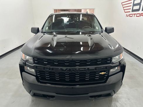 Used 2020 Chevrolet Silverado 1500 Custom w/ Custom Value Package AWD/4WD image 3