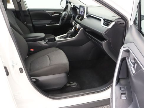Used 2025 Toyota RAV4 XLE FWD image 36