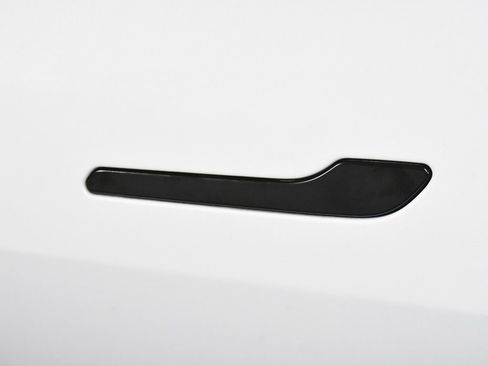 Used 2022 Tesla Model Y Long Range image 11