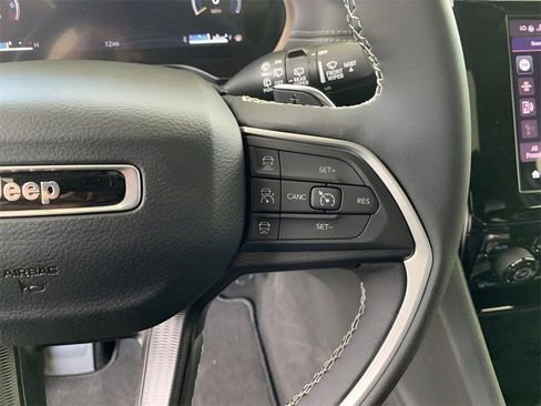 New 2025 Jeep Grand Cherokee L Altitude image 38