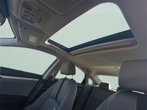 Certified 2019 Honda Civic EX image 26