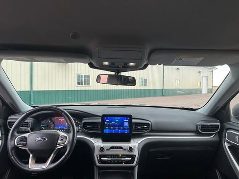 Used 2022 Ford Explorer XLT w/ Equipment Group 202A image 27