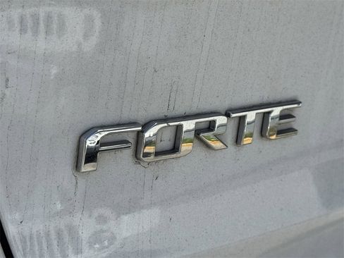 Used 2018 Kia Forte LX w/ LX Popular Package image 4