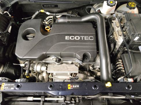 Used 2021 Chevrolet Equinox LS w/ LS Convenience Package FWD image 30
