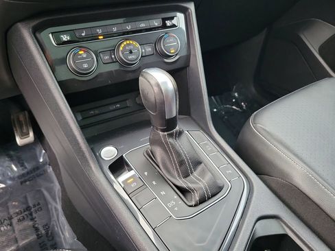 Certified 2021 Volkswagen Tiguan SE R-Line image 23