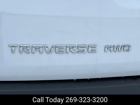 Certified 2023 Chevrolet Traverse LT w/ Rear Camera Mirror Package image 9