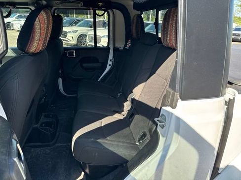 Used 2023 Jeep Gladiator Sport AWD/4WD image 19