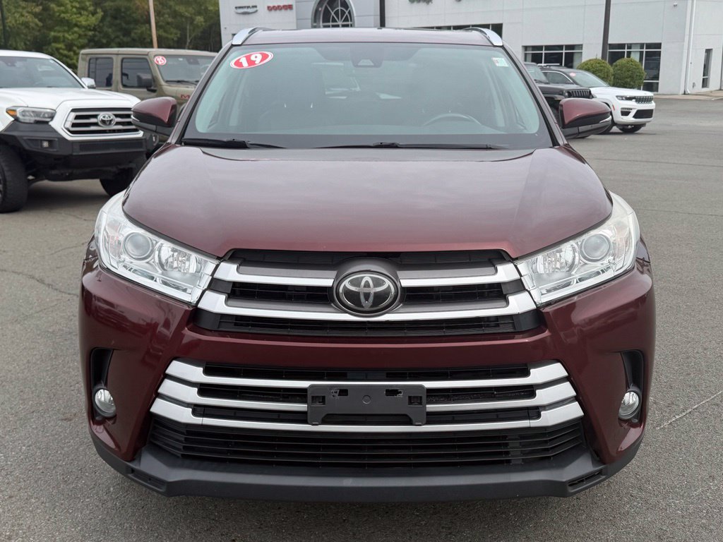Used 2019 Toyota Highlander XLE FWD image 11
