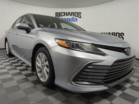 Used 2024 Toyota Camry LE image 6