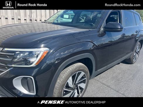 Used 2025 Volkswagen Atlas SE FWD image 1