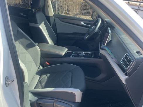 Used 2024 Volkswagen Atlas Peak Edition SE image 10