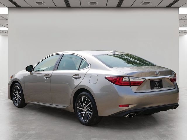 Used 2016 Lexus ES 350 w/ Premium Package w/Wood Trim FWD image 4