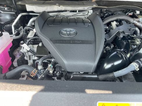 Used 2023 Toyota Highlander XLE FWD image 17
