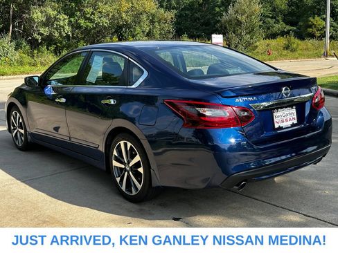 Used 2017 Nissan Altima 2.5 SR FWD image 5