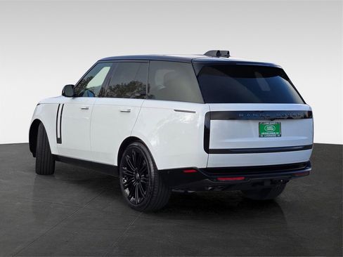 Used 2025 Land Rover Range Rover Autobiography image 4