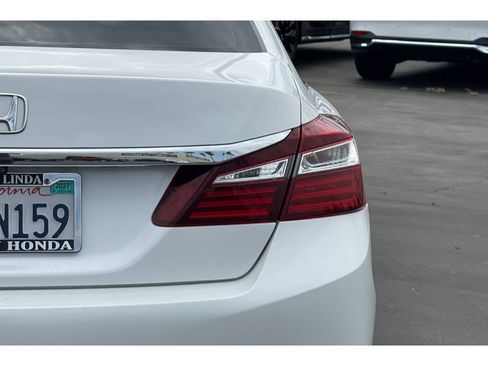 Used 2017 Honda Accord EX image 16