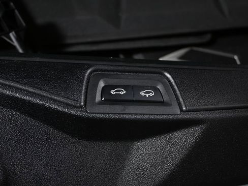 Certified 2024 BMW X7 xDrive40i w/ M Sport Package image 39