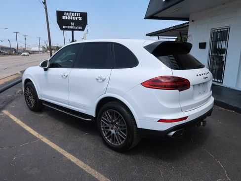 Used 2017 Porsche Cayenne AWD/4WD image 6