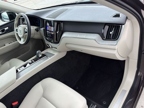 Used 2024 Volvo XC60 B5 Plus w/ Protection Package Premier AWD/4WD image 31