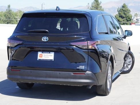 Used 2024 Toyota Sienna XLE FWD image 7