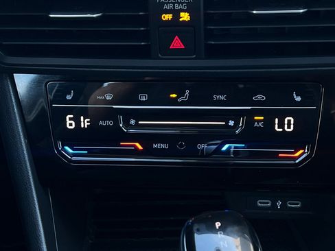 Certified 2025 Volkswagen Jetta SE image 19