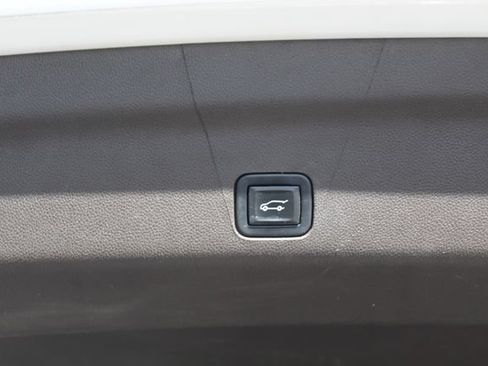 Used 2022 Chevrolet Tahoe LT w/ Luxury Package AWD/4WD image 8