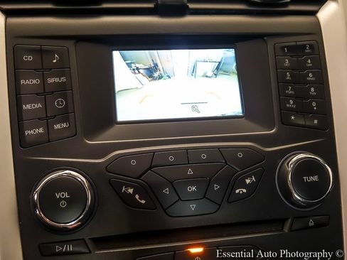 Used 2015 Ford Fusion SE FWD image 17