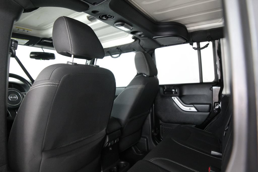Used 2018 Jeep Wrangler Unlimited Sahara AWD/4WD image 40