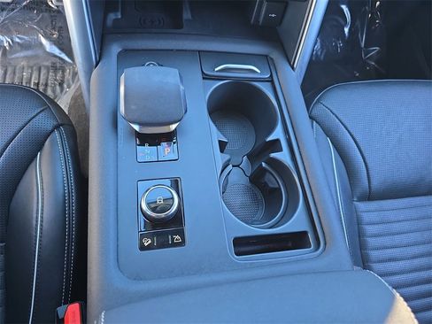 Certified 2023 Land Rover Discovery HSE R-Dynamic image 27