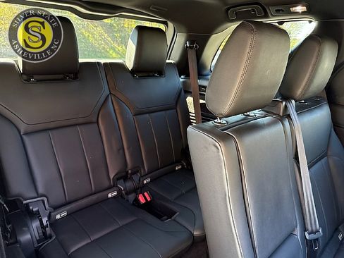 Used 2018 Land Rover Discovery HSE image 17