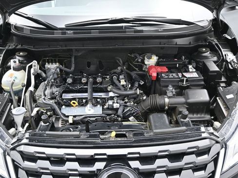 Used 2024 Nissan Kicks SV w/ Interior Electronics Package FWD image 5