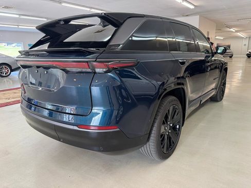 Used 2024 Jeep Wagoneer Launch Edition image 2