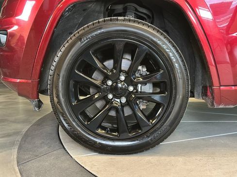 Used 2019 Jeep Grand Cherokee Altitude AWD/4WD image 25